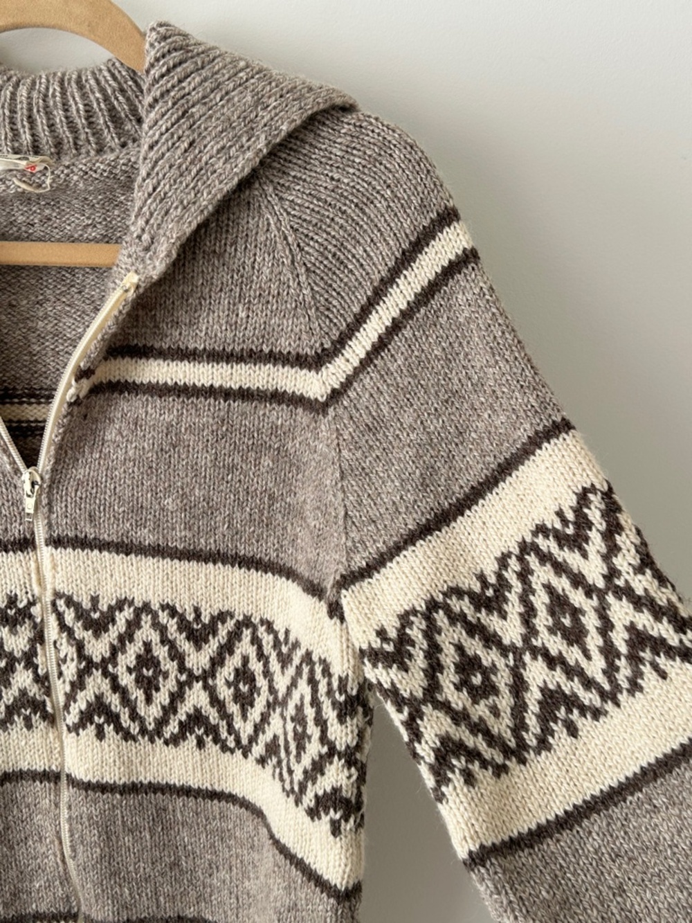 Kauri Kraft 100% Pure Virgin Wool Handknit Cowichan Style Cardigan - Picture 9 of 16